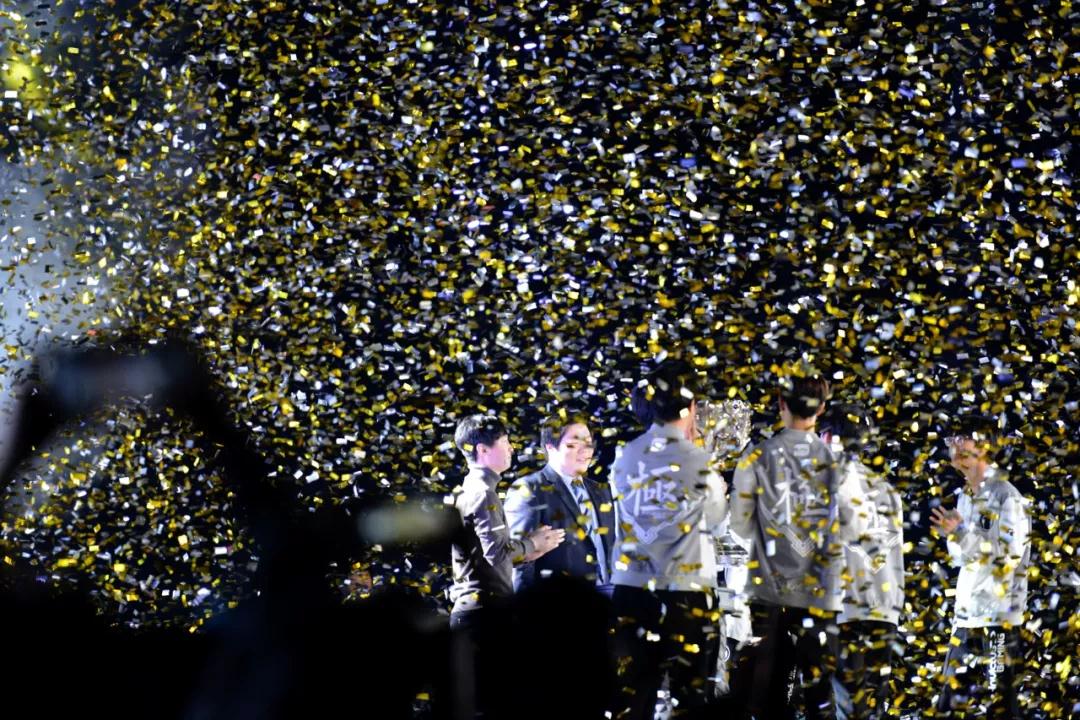 邊衛之間撕 邊衛之間撕